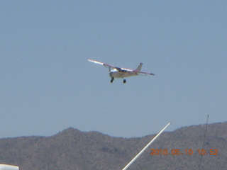 Alamo Lake airstrip - landing airplane