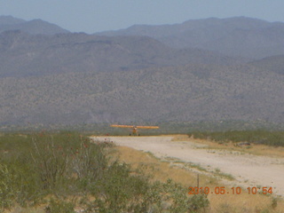 Alamo Lake airstrip - landing airplane