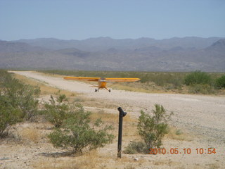 Alamo Lake airstrip - landing airplane