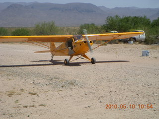 Alamo Lake airstrip - landing airplane