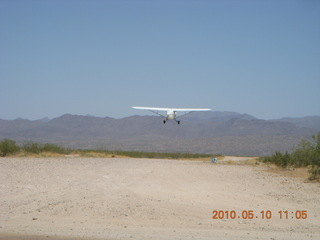 115 77a. Alamo Lake airstrip - landing airplane