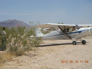 Alamo Lake airstrip - landing airplane