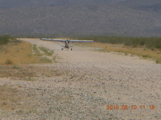 Alamo Lake airstrip - landing airplane