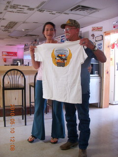 Alamo Lake airstrip - Wayside Inn - Nancy giving Carl t-shirt