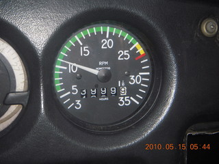 N4372J tachometer with 3999.9 hours on it