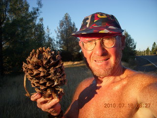 1240 79j. Grass Valley run - Adam and 'prehistoric' giant pine cone