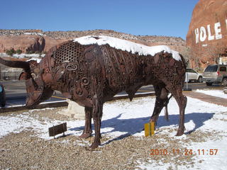 33 7dq. Moab trip - Hole N'' The Rock metal sculpture