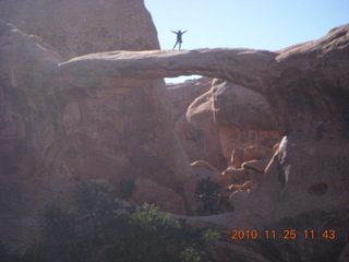 Moab trip - Arches Devil's Garden hike - waving person on top of Double-O Arch
