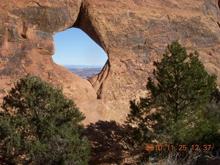31 7dr. Moab trip - Arches Devil's Garden hike - small hole at Partition Arch