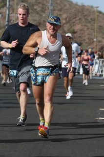 1390 7fj. P.F.Chang half marathon - Adam running (not very gracefully)