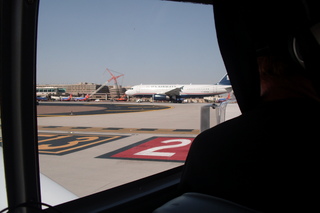 Sky Harbor fly-in - taxiing at PHX in N8377W