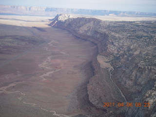 17 7j6. cliffs south of Page