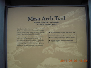 172 7j6. Mesa Arch Trail sign