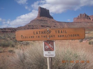 95 7j7. Canyonlands Lathrop hike/run - sign