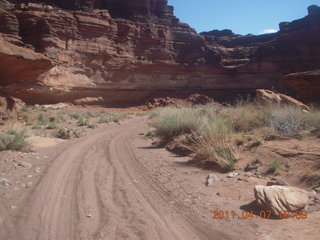 Canyonlands Lathrop hike/run - Adam running (tripod)
