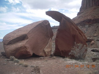 201 7j7. Canyonlands Lathrop hike/run - cool rocks