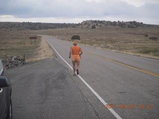 276 7j7. Canyonlands road - Adam running