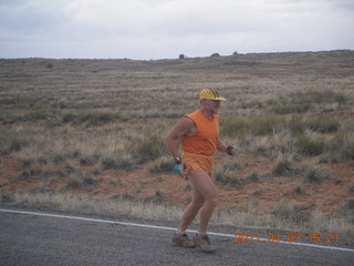 281 7j7. Canyonlands road - Adam running