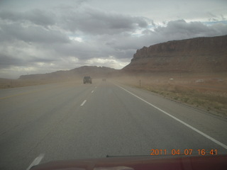 296 7j7. windy drive into Moab