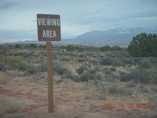 23 7j8. dirt road drive to Anticline Overlook - viewing area sign