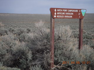 99 7j8. dirt road drive from Anticline Overlook - overlook signs