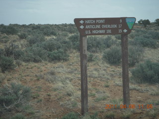 133 7j8. drive back from Needles Overlook sign