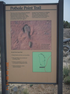 213 7j8. Canyonlands Needles Pothole Point hike sign