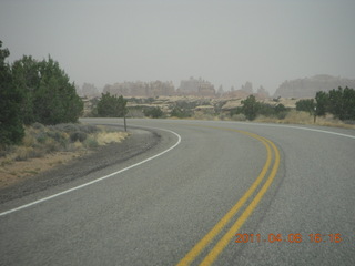 289 7j8. Canyonlands Needles drive in the haze