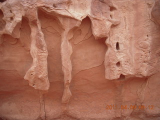 85 7j9. Arches Devil's Garden hike - cool rock shapes
