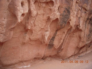86 7j9. Arches Devil's Garden hike - cool rock shapes