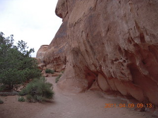 87 7j9. Arches Devil's Garden hike - cool rock shapes