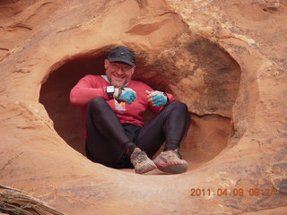 95 7j9. Arches Devil's Garden hike - Adam in hole in rock
