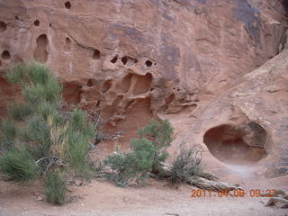 98 7j9. Arches Devil's Garden hike - Adam in hole in rock