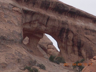 Arches Devil's Garden hike - Partition Arch seen from below