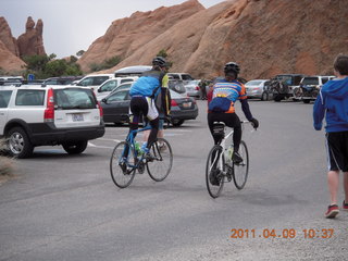 128 7j9. Arches National Park drive - bicyclists