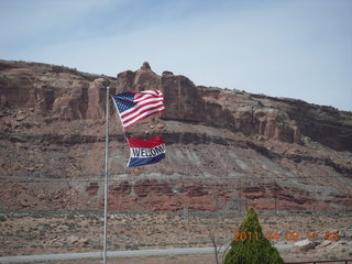 156 7j9. whipping flags in the wind at Archview (Shell station)