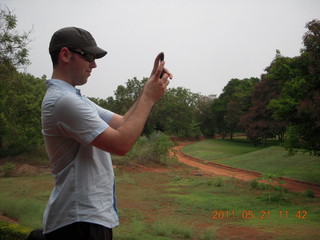 80 7km. India - Auroville - Sean taking a picture