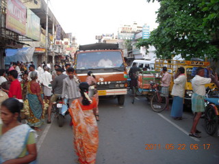 29 7kn. India - Puducherry (Pondicherry) run - market crowd