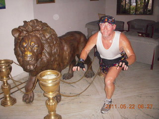 46 7kn. India - after Puducherry (Pondicherry) run - Adam with hotel lion