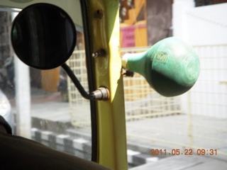 India - auto-rickshaw ride in Puducherry (Pondicherry) - hand horn