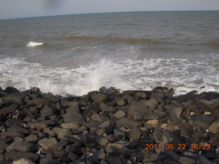 121 7kn. India - afternoon group in Puducherry (Pondicherry)  - Bay of Bengal beach