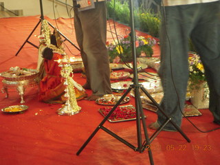 190 7kn. India - Randeep pre-wedding - flower stuff
