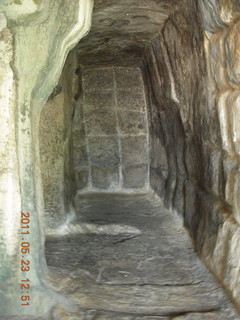 194 7kp. India - Mamallapuram - bas relief area