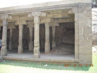 199 7kp. India - Mamallapuram - bas relief area