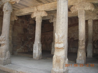 200 7kp. India - Mamallapuram - bas relief area