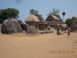 215 7kp. India - Mamallapuram - animal sculptures
