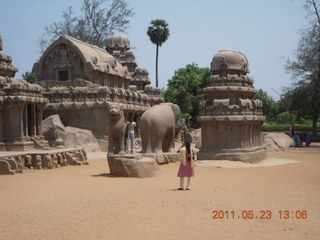 216 7kp. India - Mamallapuram - animal sculptures