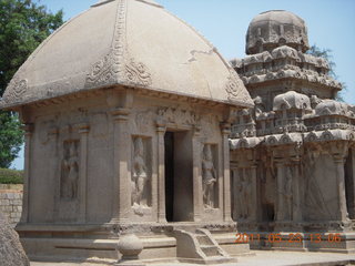 217 7kp. India - Mamallapuram - animal sculptures and temples