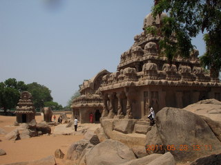 230 7kp. India - Mamallapuram - animal sculptures and temples