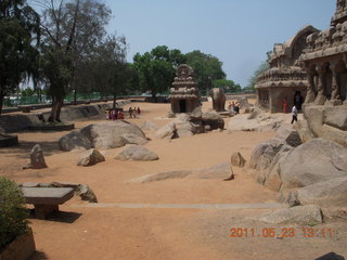 231 7kp. India - Mamallapuram - animal sculptures and temples